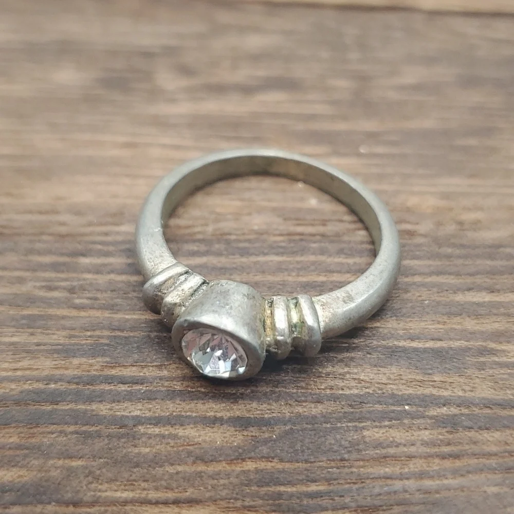 Sterling silver lustrous cz crystal ring size‎ 6.5 R522